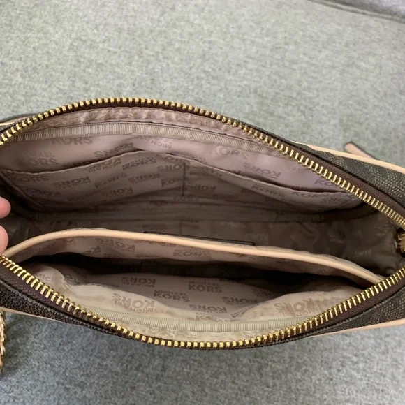 Michael Kors bag - Picture 8 of 9